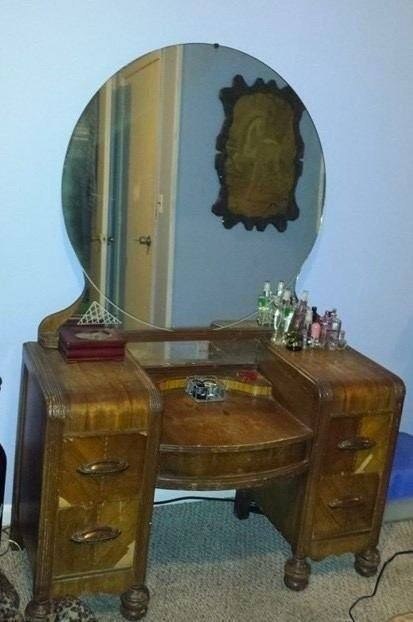 Instead of throwing a 1942 vanity table away, the man brought it back to life and turned into a modern piece of furniture