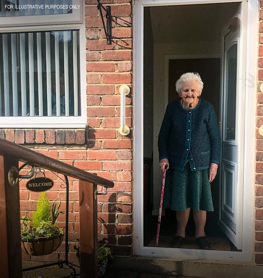 After robbers attempt to enter her home, a 91-year-old widow captures them.