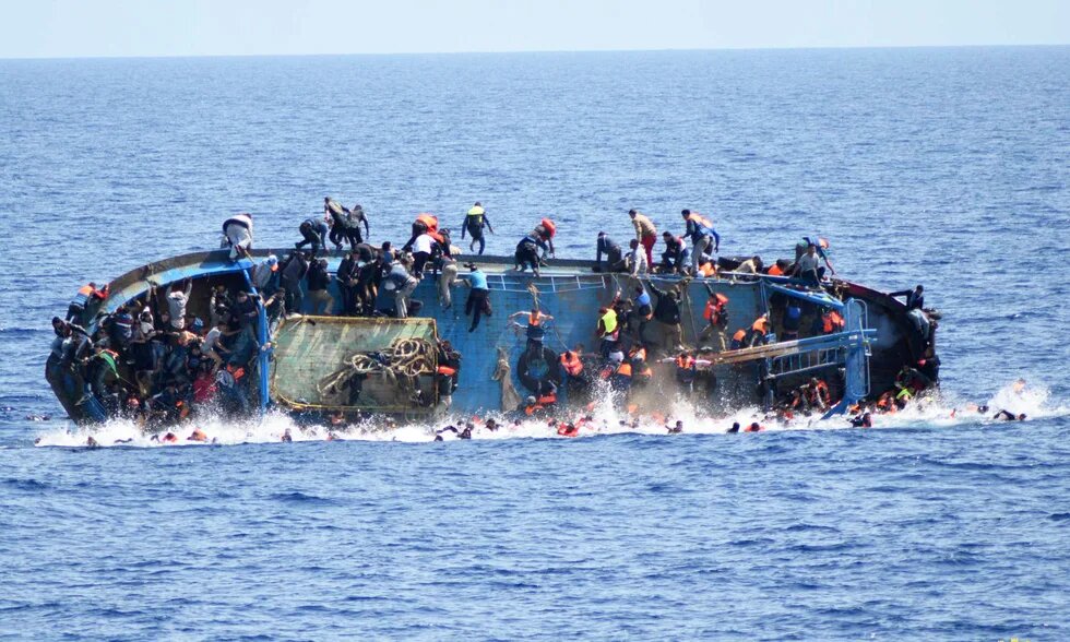 Moments of Terror on the Lake: Tour Boat Nearly Sinks Due to Overcrowding — A Dramatic Rescue That Shook the Nation