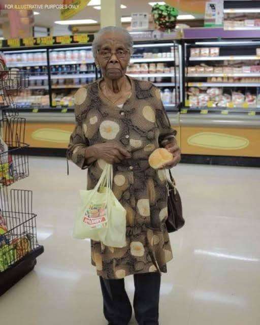 Rude Cashier Belittled Me for Being Old and Poor – A Moment Later…